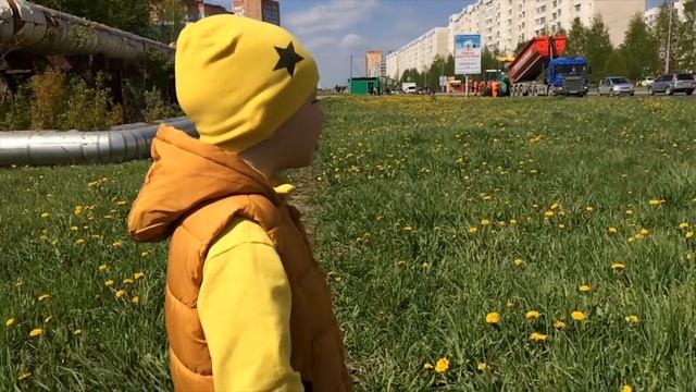 ВИДЕО ДЛЯ МАЛЬЧИКОВ - Строительная техника! АСФАЛЬТОУКЛАДЧИК САМОСВАЛ и каток! Видео для Детей