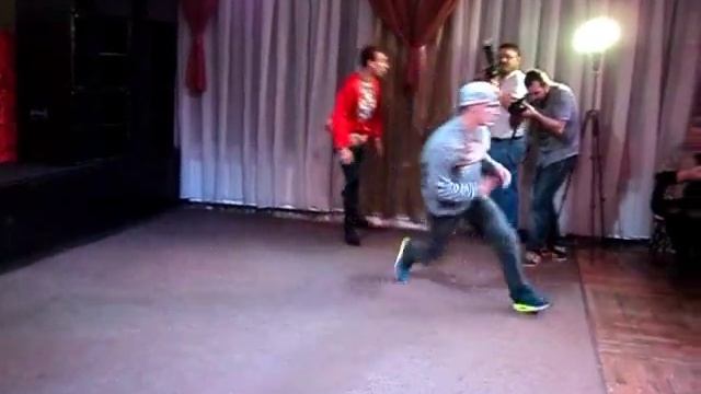Брейк Данс по-русски. Русский народный брейк смотреть онлайн