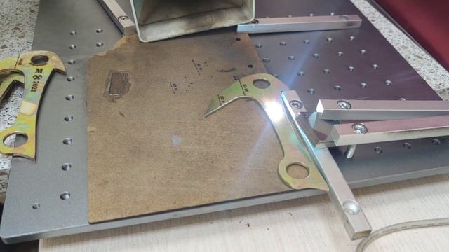 Серийная лазерная гравировка. Быстрая окупаемость станка JPT 50LP смотреть онлайн