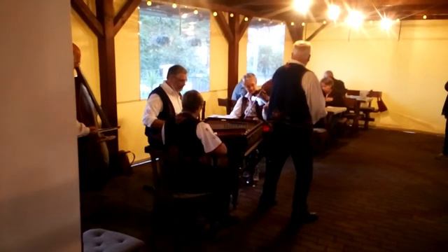 Ungarische Volksmusik in Buzsak Ungarn im Restaurant  Nyera Csarda am 20.9.22