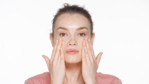 Как наносить увлажняющий тональный крем Skin Illusion