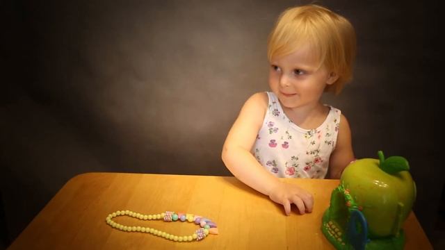 Играем с игрушками - домик фей, ёжик. Качели для ёжика смотреть онлайн