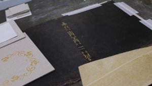 Реставрация старой рукописи и восстановление переплета книги.