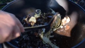 Картошка тушёная в казане с опятами