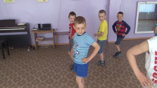 Один день из жизни детского сада . смотреть онлайн