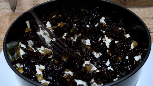 КАК ПРИГОТОВИТЬ САЛАТ ИЗ КУРИНОГО ФИЛЕ, ШАМПИНЬОНОВ И ЧЕРНОСЛИВА. САЛАТ ПРАЗДНИЧНЫЙ НА НОВЫЙ ГОД.