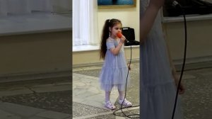 Зоя Репко 5 лет. Мамочка милая, мама моя. Музыка: В. Канищева Слова: Л. Афлятуновой.