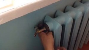Кран на батарею - для спуска воздуха и слива воды.Tap on the battery.