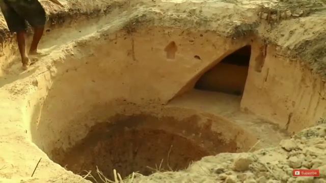 Строит необычный бассейн/Домик под землёй смотреть онлайн