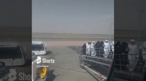 ЛЕТИМ НА УМРУ, СЕЛИ В САМОЛЕТ ВОЗЛЕ ОКНА.WE FLY TO DIE, SAT IN THE PLANE NEAR THE WINDOW.