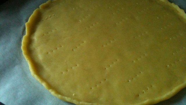 Закусочный тарт с маринованным луком