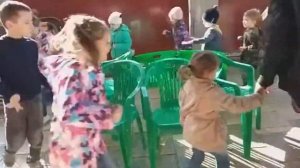 Позитивия 23 10 2019 Весёлая детская игра 'Займи стул' воспитатель Анастасия Довгаленко