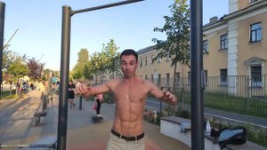 Как быстро научиться делать выход силы на две руки.