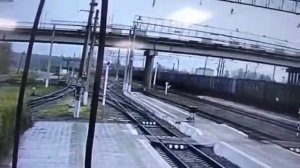 Обрушение автомобильного моста в Свободном  железнодорожник родился в рубашке