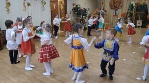 Осенний хоровод подготовительная группа