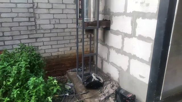 Мачта-ферма для дымохода котла как сделать. Монтаж дымохода в мачте. Дымоход для ТТ котла.