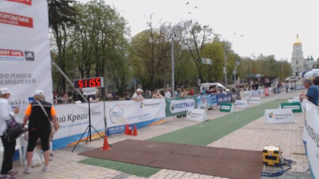 11. Линия финиша между 4:57:50 и 5:26:00. Киевский марафон 28 апреля 2013 г. смотреть онлайн