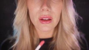 ASMR 💋 CLOSE-UP KISSES & LIPGLOSS APPLICATION 💋 Breathy Mouth Sounds 💋 Ear Blow & whisp