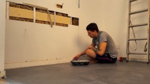 МОНТАЖ ПЛИНТУСА · Ремонт на кухне своими руками #6