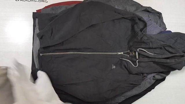 01390 Толстовки мужские Италия (cream) 1 пак 13,70€ смотреть онлайн