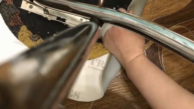 НОВАЯ ЖИЗНЬ СТАРЫМ ТАБУРЕТАМ/ПЕРЕТЯЖКА ЭКОКОЖЕЙ/РЕМОНТ МЕБЕЛИ смотреть онлайн