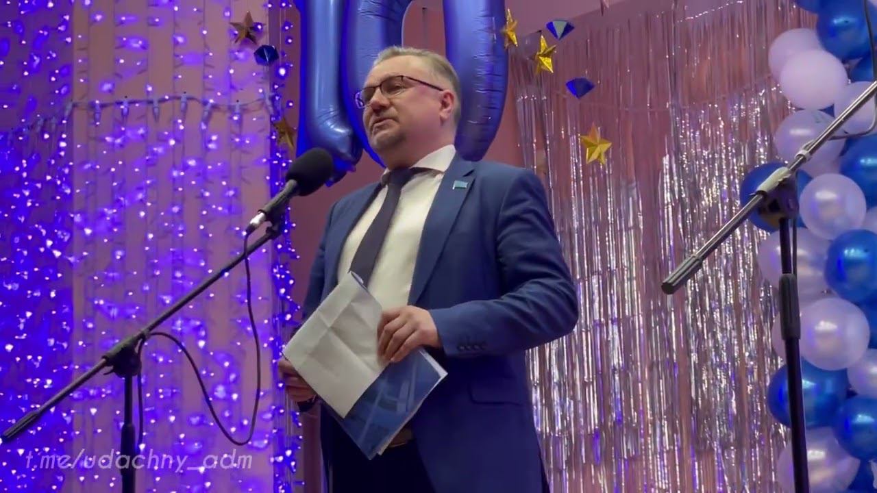 С юбилеем поздравляет коллег исполнительный директор АН ДОО «Алмазик» Александр Мироненко