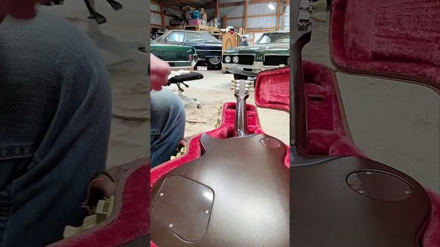 2016 Gibson Les Paul Tribute High Performance vs 2016 Gibson Les Paul '60s Tribute смотреть онлайн