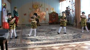 Медведь и пчелы