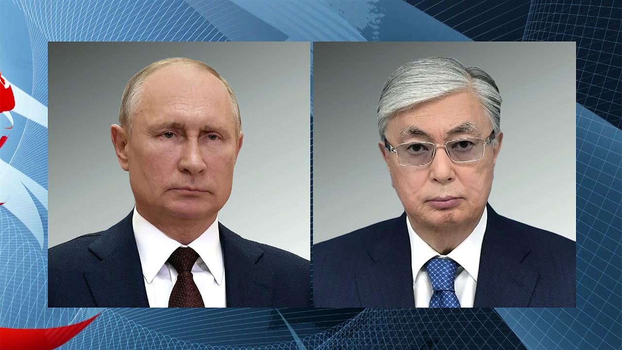 Сотрудничество России и Казахстана обсудили по телефону президенты двух стран
