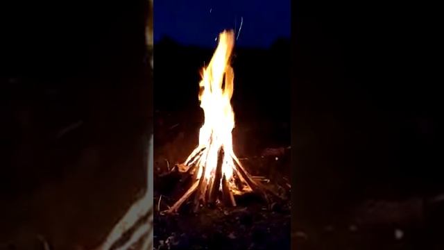 Костер тепло и свет в ночи. Ильдус Адгамович Чукмаров
