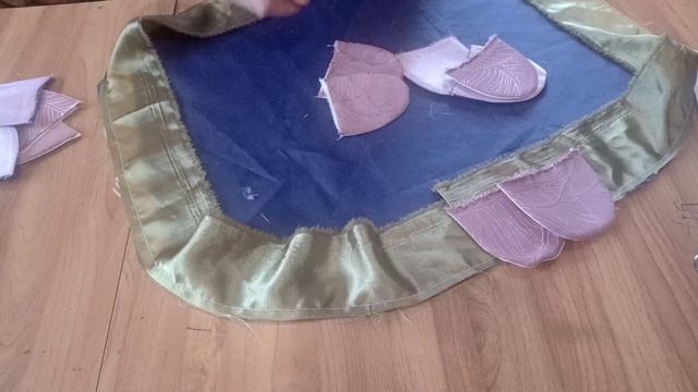 Коврик, накидка, сидушка . Лепестки из ткани. Обрезки в дело. смотреть онлайн