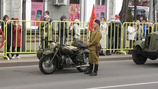 мотоцикл М-72 на параде победы 9 мая 2022 в Великом Новгороде