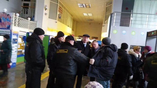 Раздевают пассажиров на Ярославском вокзале Москвы смотреть онлайн