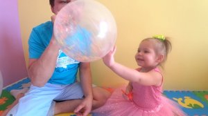 ГИГАНТСКИЙ ШАР у нас ДОМА Что ВНУТРИ ?? Giant Balloon Toy Surprise / Sofik Life