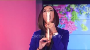 Ольга Бузова "сыграла на флейте"