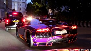 Lambo Aventador извергает пламя на улицах Лондона!