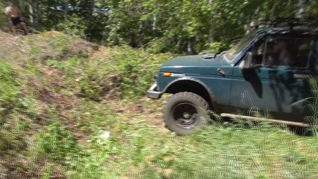 Преодоление оврага на длинной и короткой ниве. Ваз 2131. Ваз 2329. Ваз 21213 смотреть онлайн