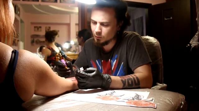 Татуировка. Процесс. Мастер Виталий Валиахметов смотреть онлайн