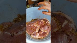свиная лопатка в рукаве