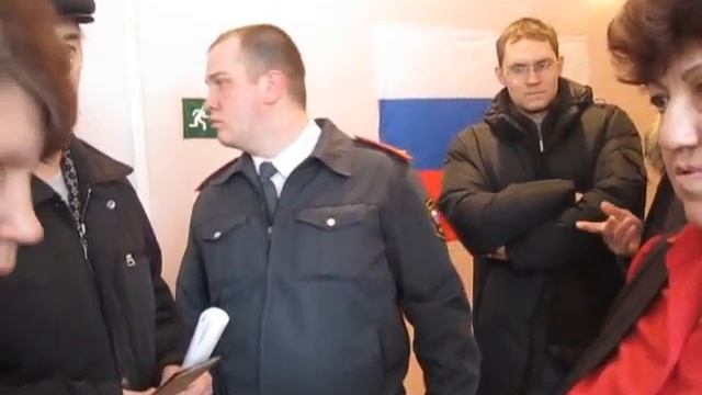 Полиция остановила пенсионера,выносившего бюллетень смотреть онлайн