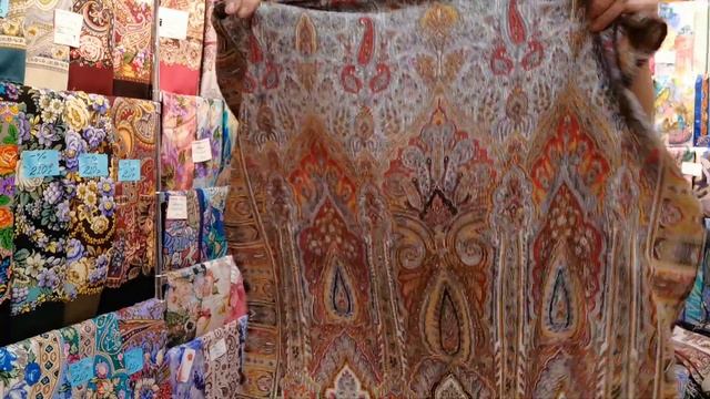 Шарф и палантин. Павловопосадские платки в Минске