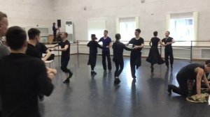 ТАНЕЦ-НА ПРИВАЛЕ.