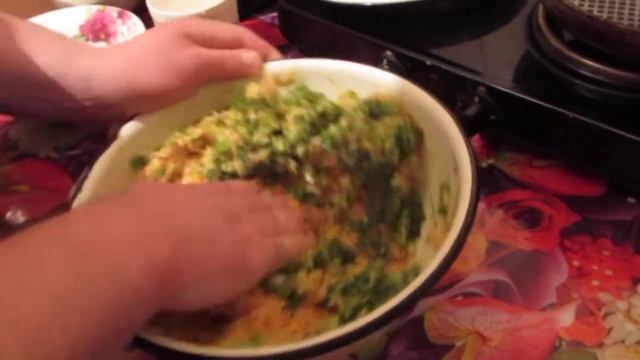 Вкусные куриные котлеты с рисом и зелёным луком!!! смотреть онлайн