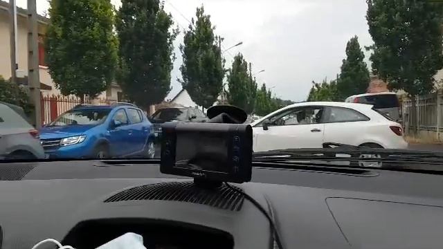 Как жить роскошно без особых затрат? Трендовые вещи с барахолок. Париж