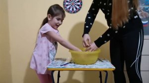 Проткнуть пакет с водой карандашом. Мисс Яна делает фокус, удивительный пакет с водой.
