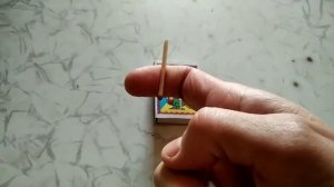 Как зажечь спичку одной рукой?!