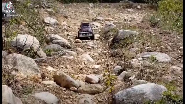 Axial Early Bronco and Traxxas 1979 Bronco trail ride смотреть онлайн