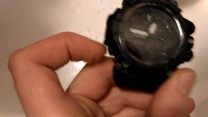 Тест на влагозащиту и ударопрочность реплики часов G-Shock