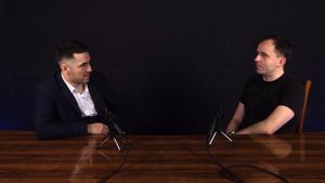 Почему Константин Семин работает один? Как он относится к возведению его в ранг "Селебрети"