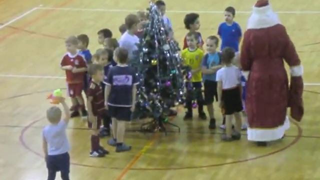 занятие в секции футбола в "Крылья советов" ч.2. смотреть онлайн